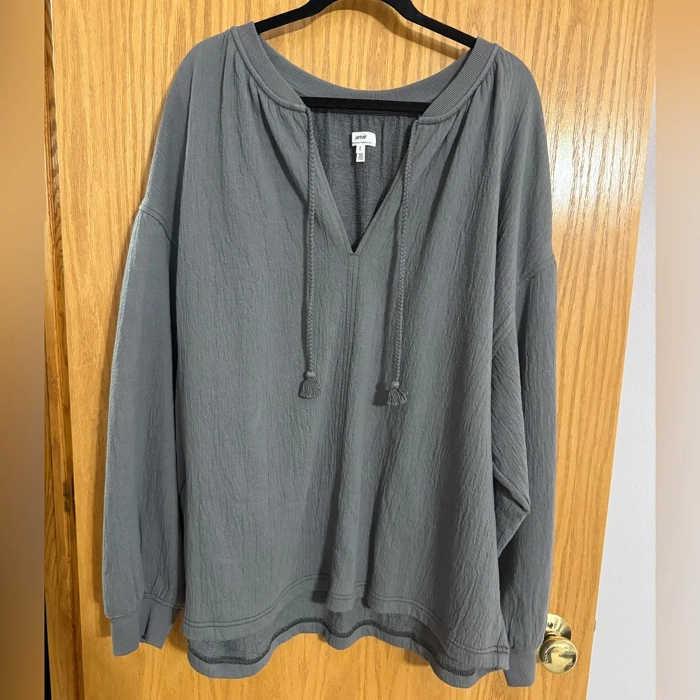 Aerie V-neck XL - Picture 1 of 3